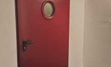 Detalle puerta seguridad incencio