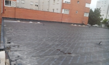 Vista del suelo ya impermeabilizado y colocados los tubos de drenaje