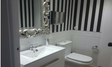 Detalle del servicio con sanitarios y ducha 